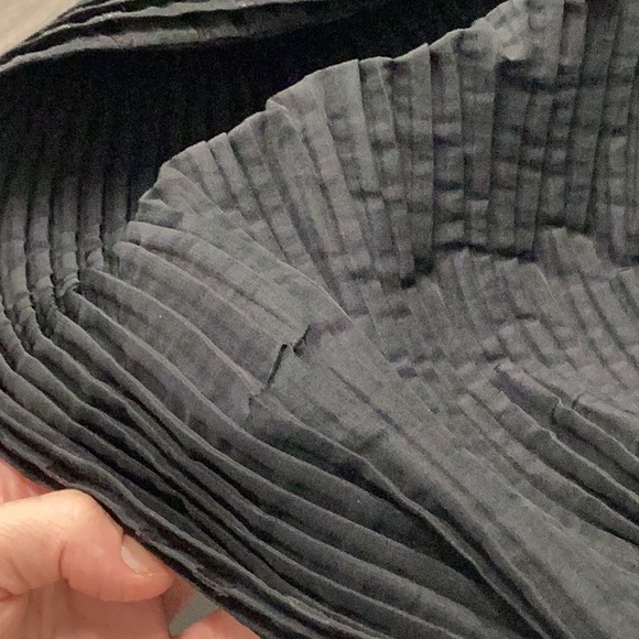 MYCRA PAC NOW black reversible hooded cape with matching bag! Great for witches! - Picture 15 of 16